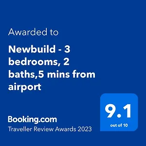 Newbuild - 3 Bedrooms, 2 Baths,5 Mins From Airport Holiday home